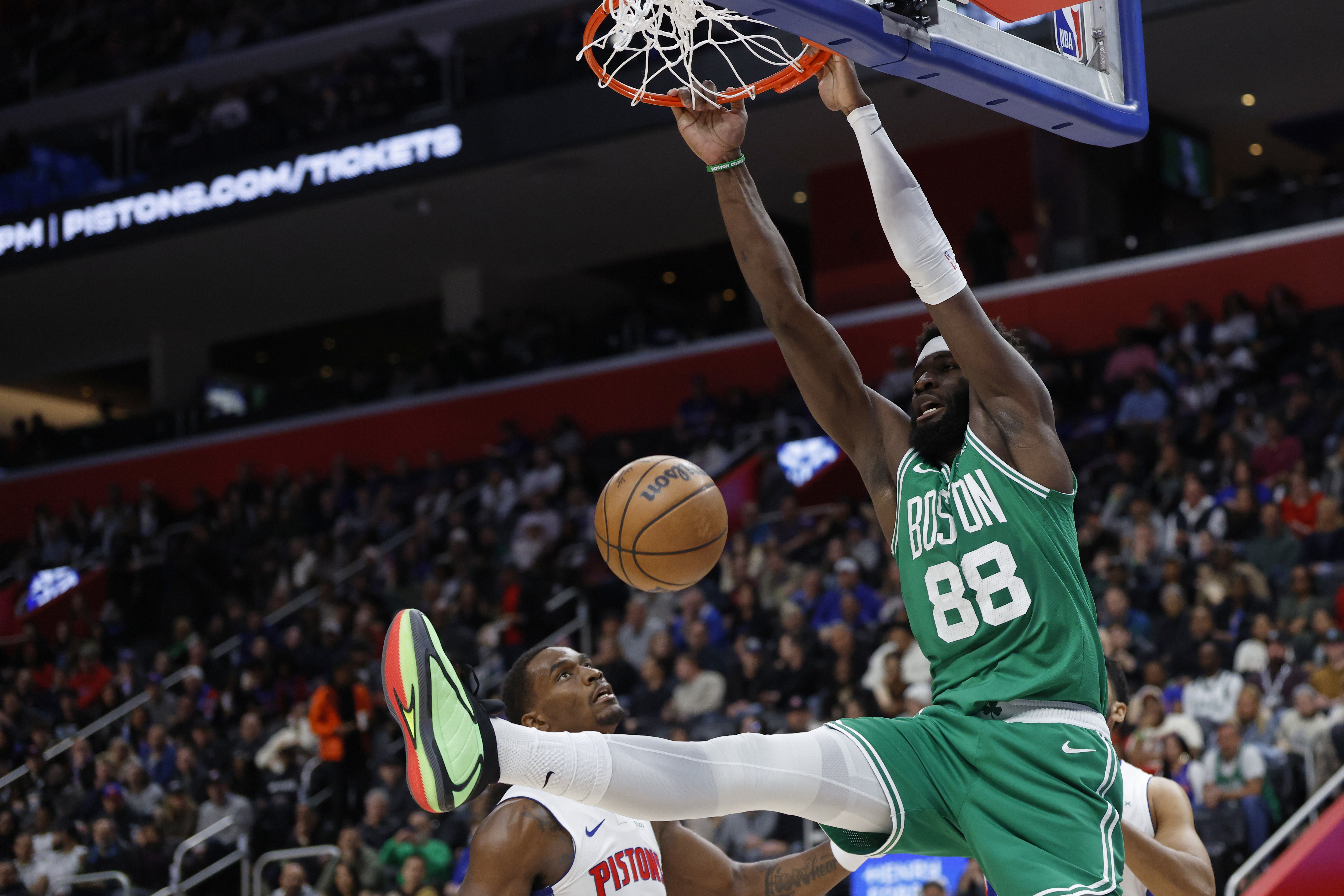 开云线上入口-5帽！杰伦·布朗：护筐方面我们很依赖科塔 希望他继续保持这表现